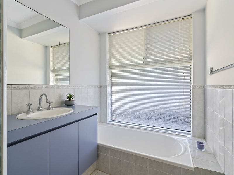 HILLSIDE RETREAT AND ENTERTAINER’S DELIGHT! 24