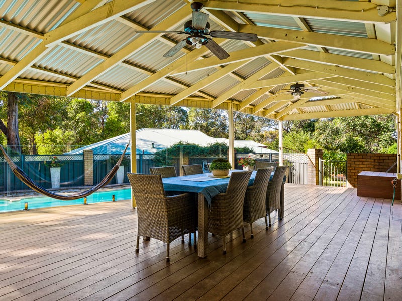 HILLSIDE RETREAT AND ENTERTAINER’S DELIGHT! 27