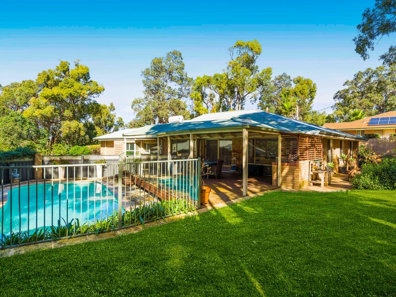 HILLSIDE RETREAT AND ENTERTAINER’S DELIGHT! 29