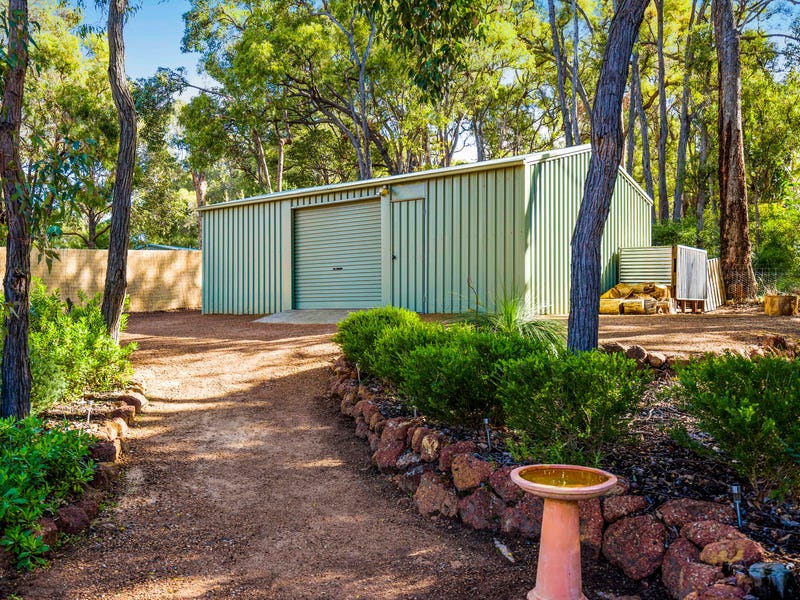 HILLSIDE RETREAT AND ENTERTAINER’S DELIGHT! 33
