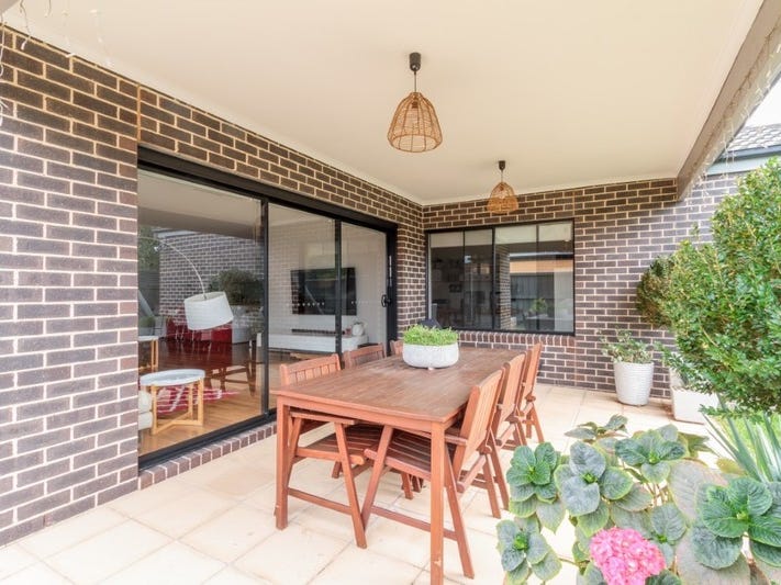 Immaculate living in Alamanda College 16