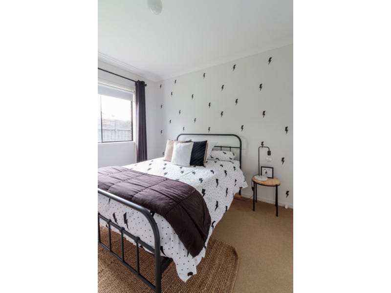 Immaculate living in Alamanda College 18