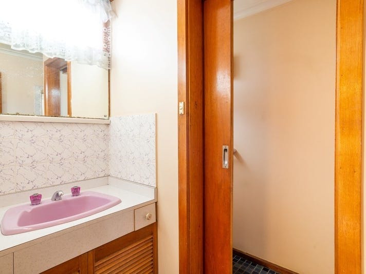 For Sale  3 Bed 18