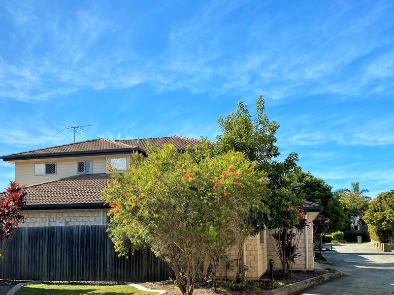 Modern Townhouse with Large yard 12