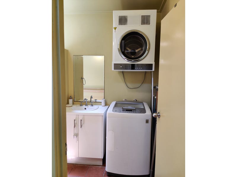 Neat & Cozy Unit in 8