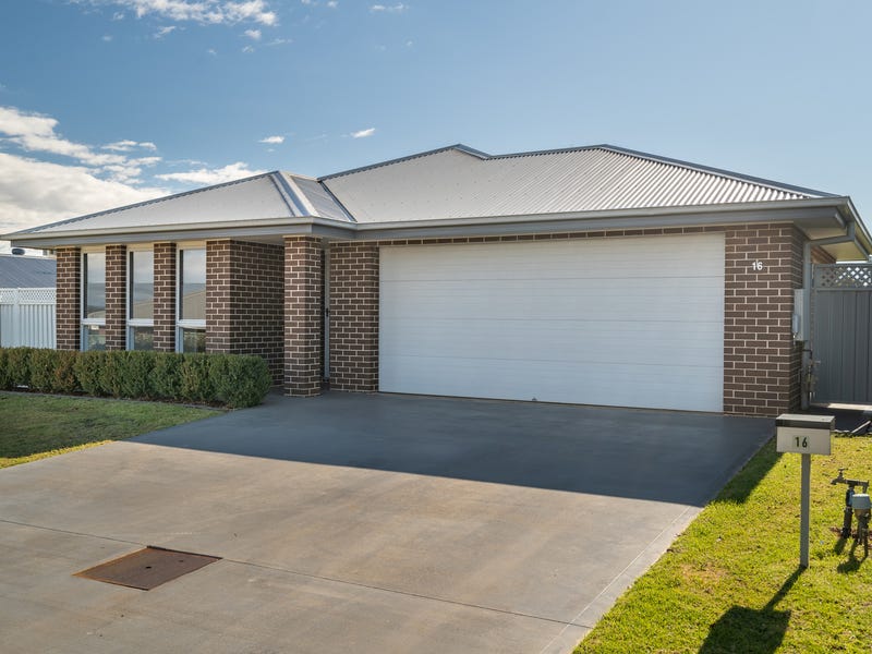 New Listing in SouthLakes Estate