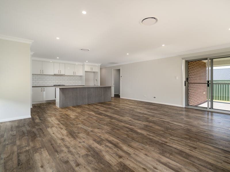 New Listing in SouthLakes Estate 3