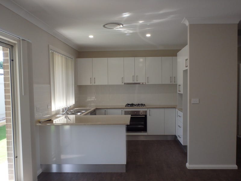 Recently built modern unit offers 2