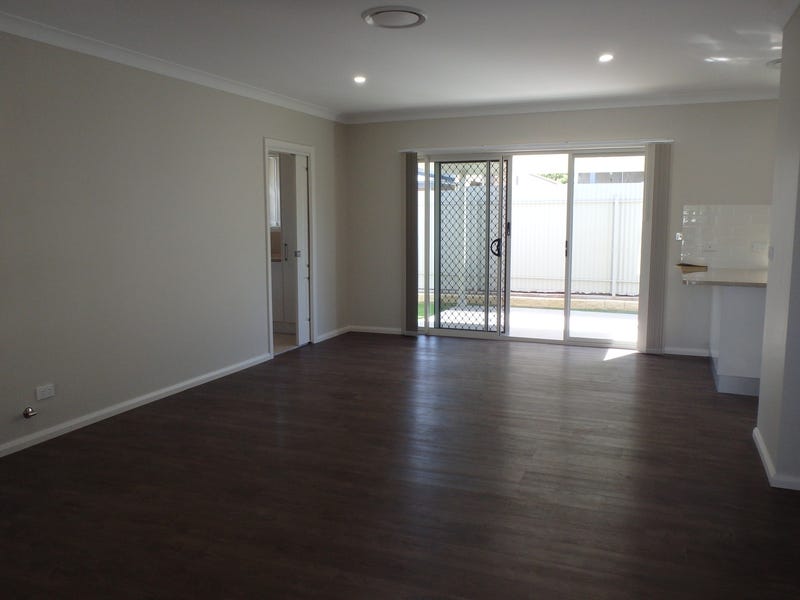 Recently built modern unit offers 4