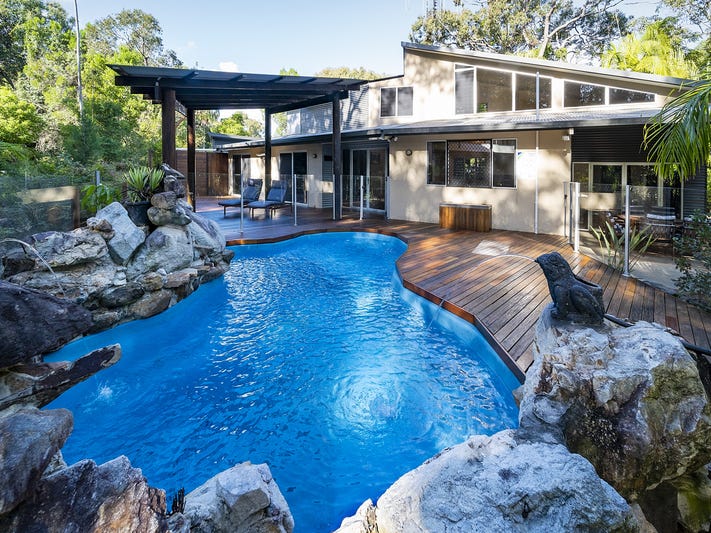 Beach Holiday House with Dual Income