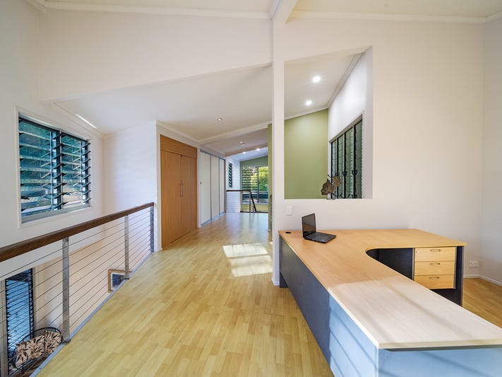 Beach Holiday House with Dual 17
