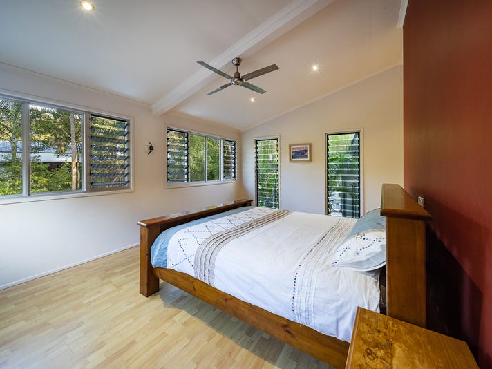 Beach Holiday House with Dual 18