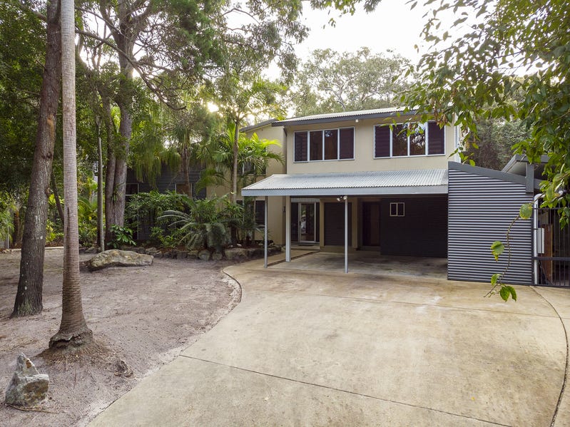 Beach Holiday House with Dual 25