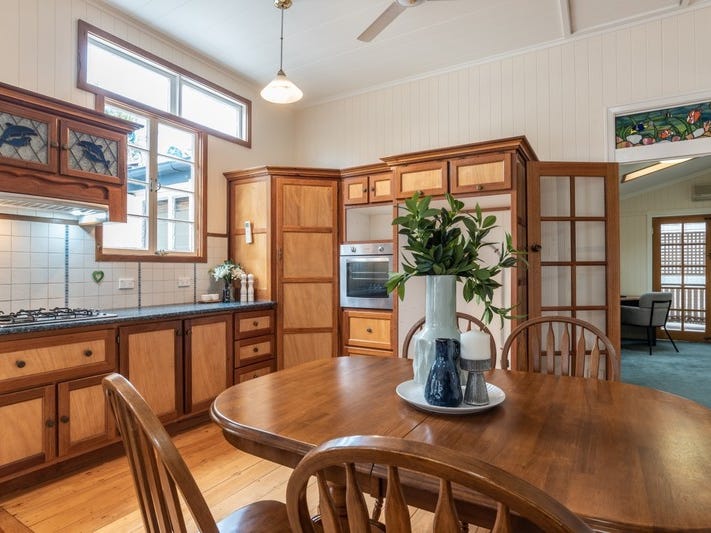 SELLING – 37 Annie St 8