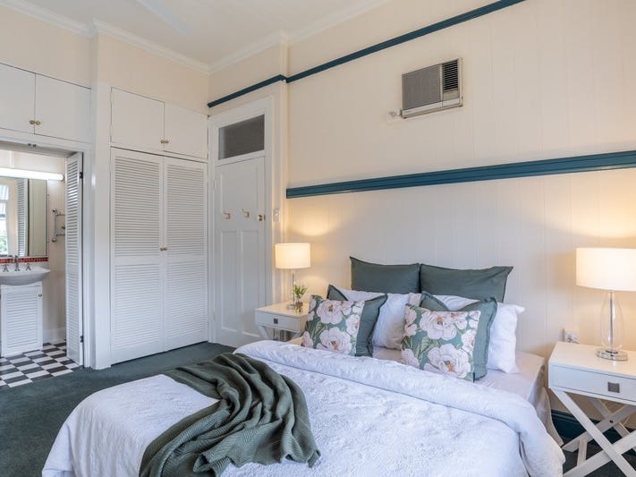 SELLING – 37 Annie St 10