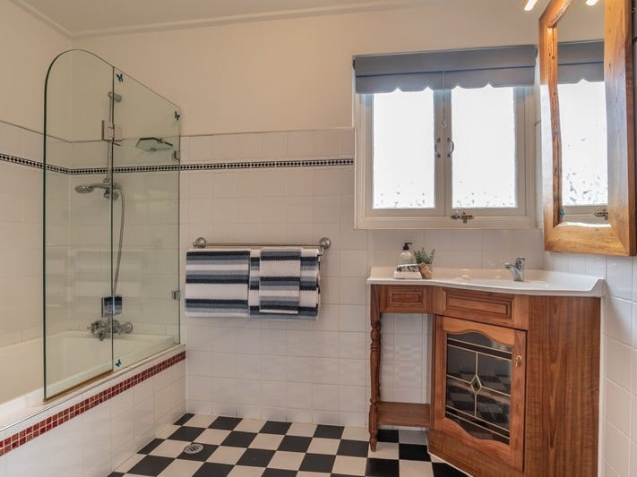 SELLING – 37 Annie St 20