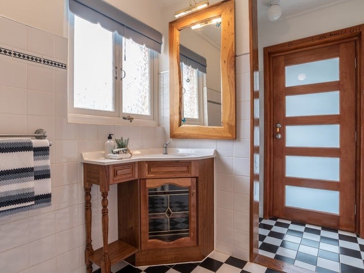 SELLING – 37 Annie St 21