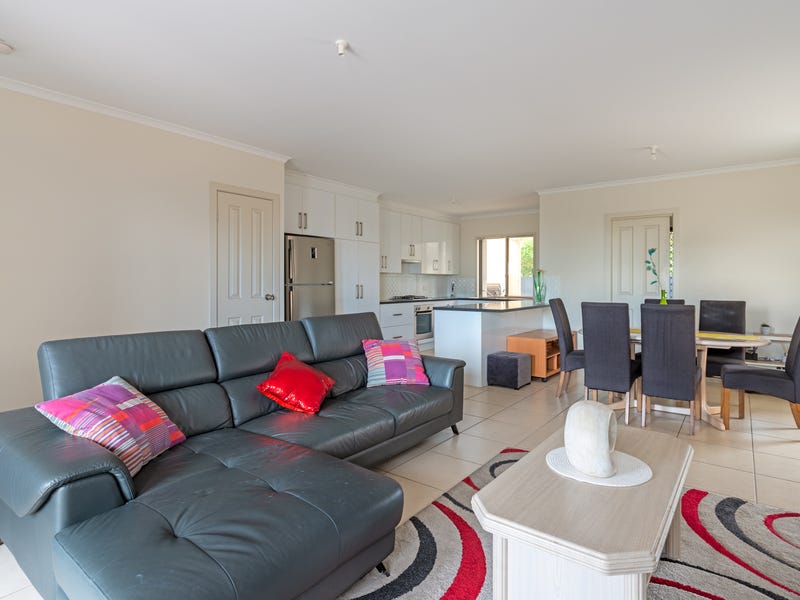 Beautifully Presented Townhouse