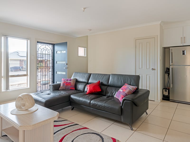 Beautifully Presented Townhouse 2
