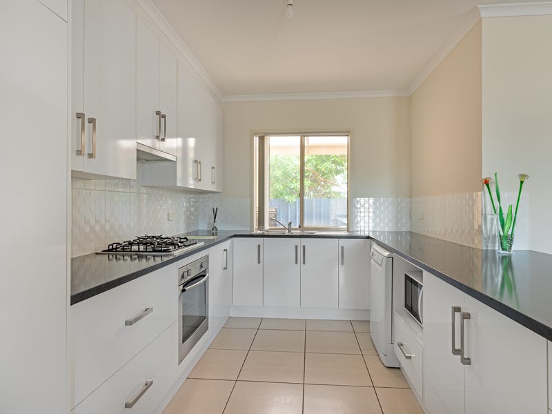 Beautifully Presented Townhouse 4