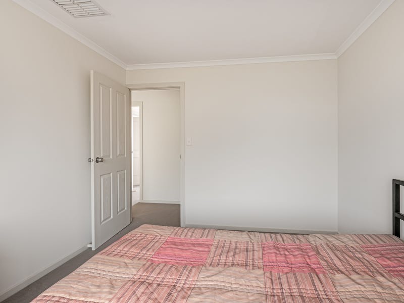 Beautifully Presented Townhouse 7
