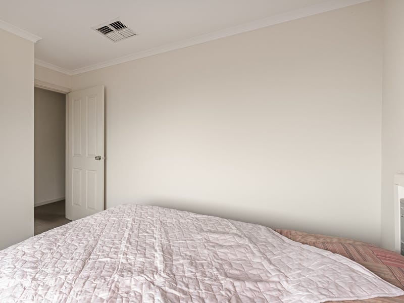 Beautifully Presented Townhouse 8