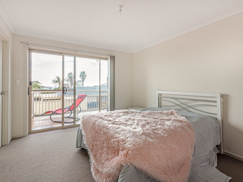 Beautifully Presented Townhouse 9