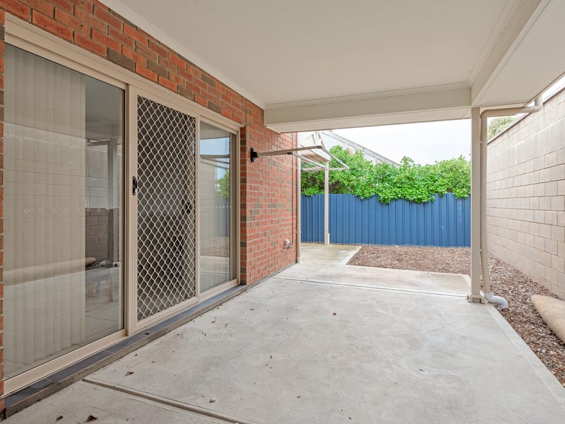 Beautifully Presented Townhouse 14