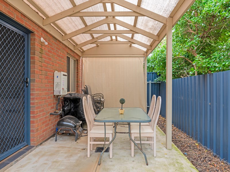 Beautifully Presented Townhouse 15