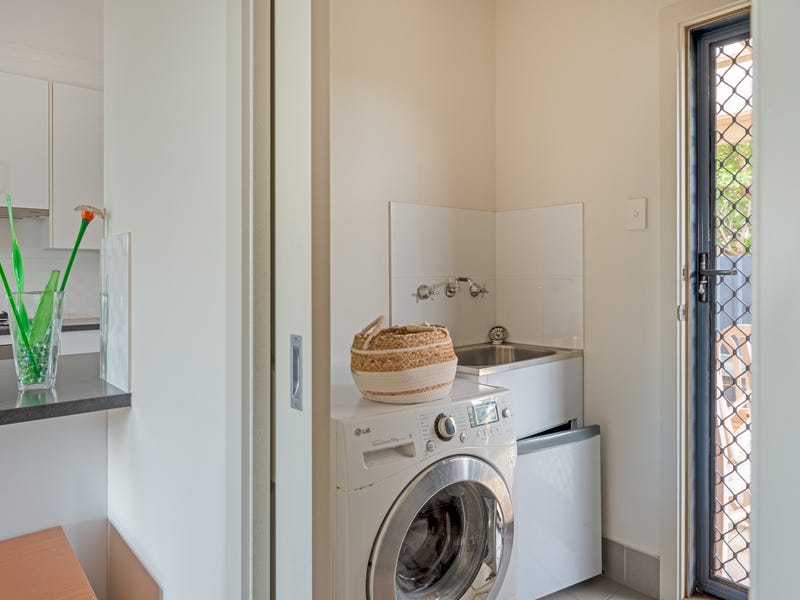 Beautifully Presented Townhouse 16