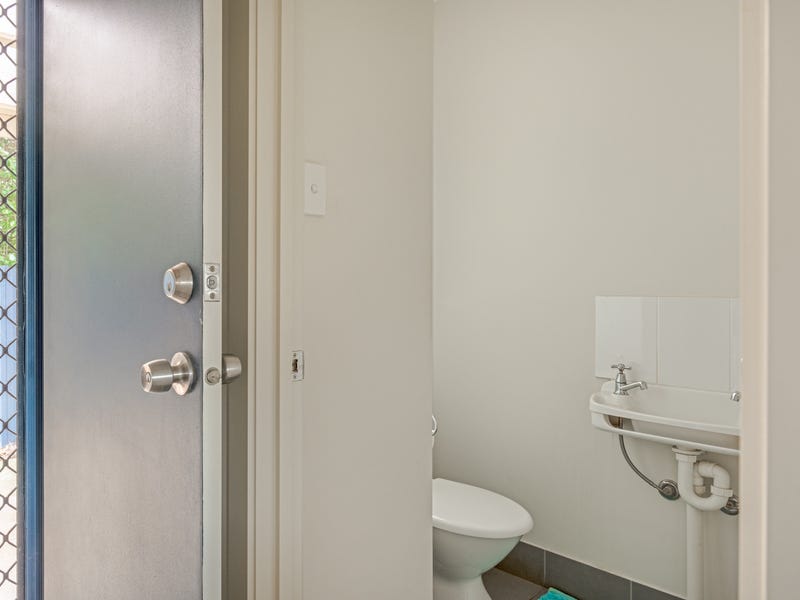 Beautifully Presented Townhouse 17