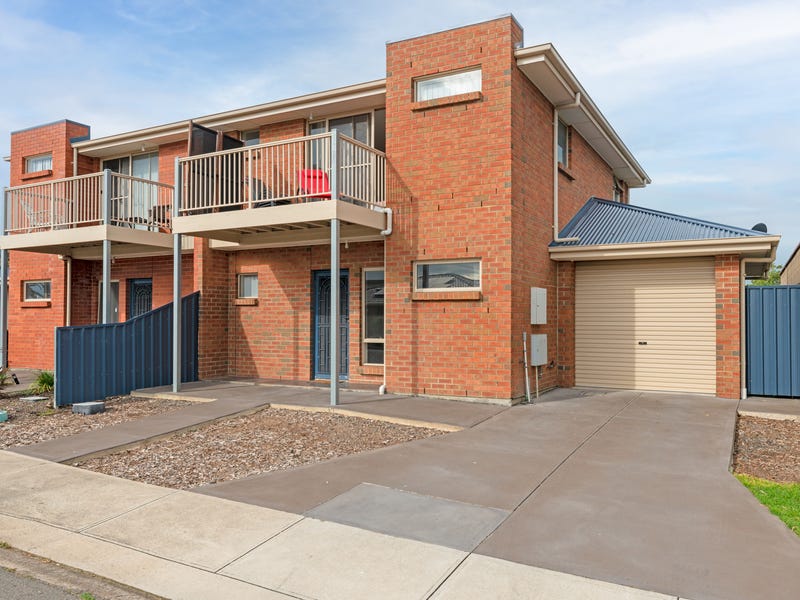 Beautifully Presented Townhouse 18