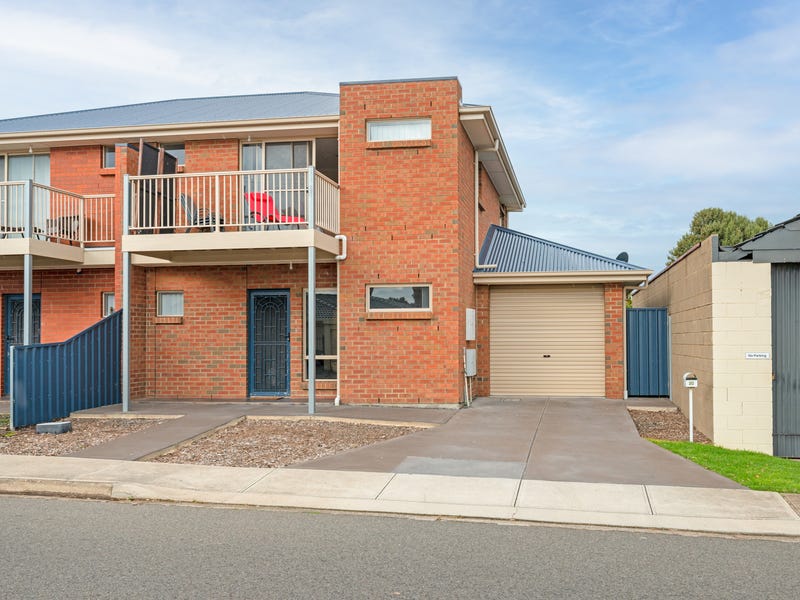 Beautifully Presented Townhouse 19