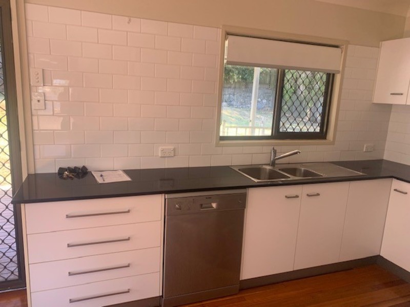 Offers over $549 000 considered 8