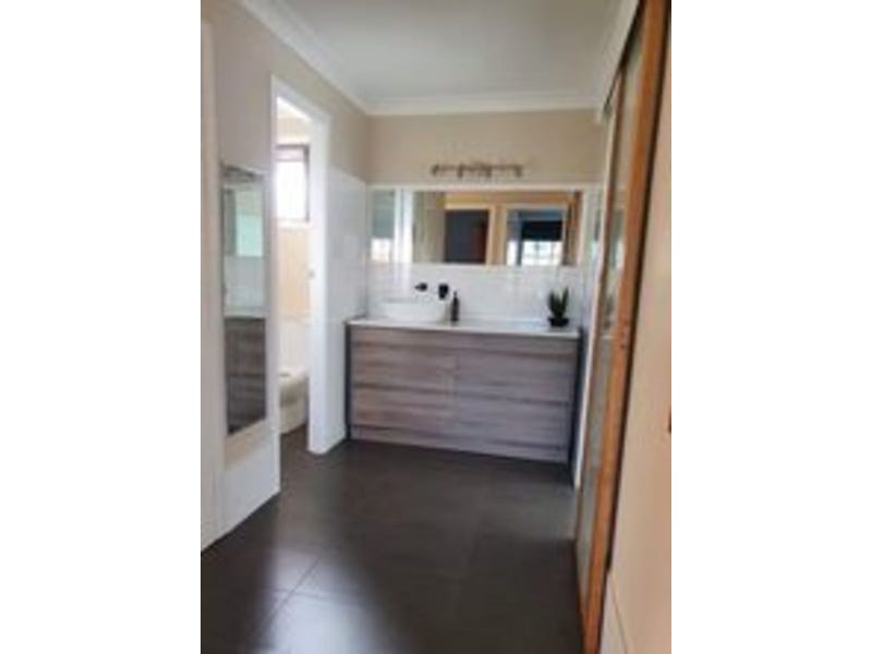 Executive Family Home on 1012m2 18
