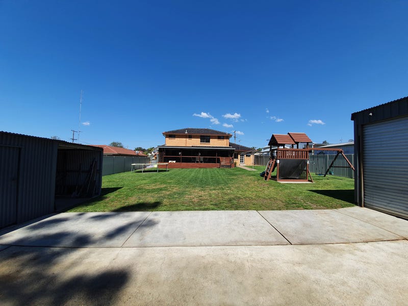Executive Family Home on 1012m2 24