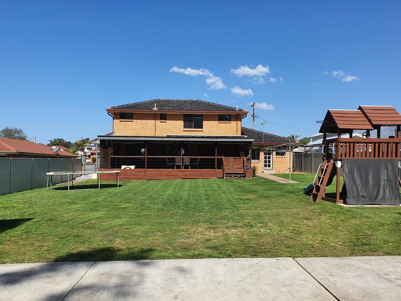 Executive Family Home on 1012m2 25