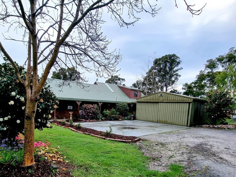 Quality Family home set on 11ac close to town