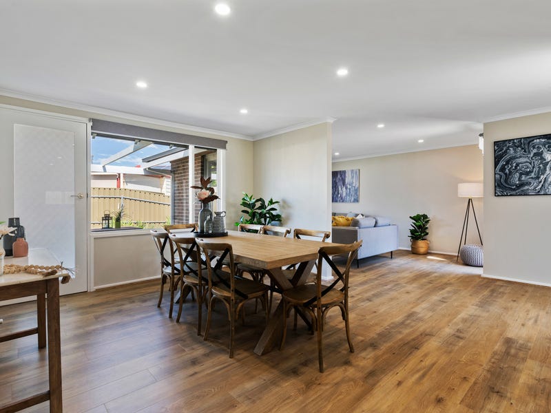 UNDER CONTRACT! 7