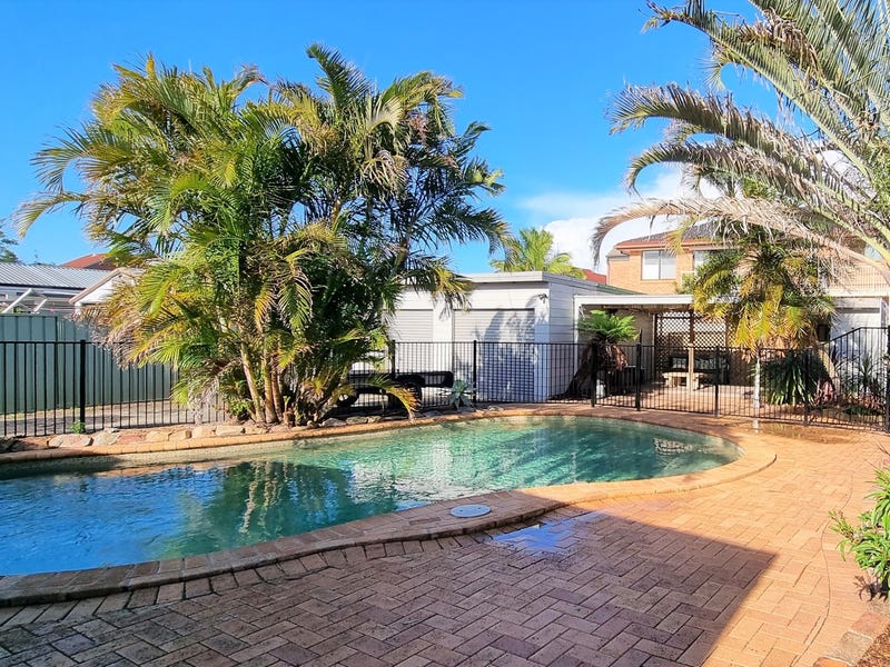 Enjoy a relaxed lakeside lifestyle 1