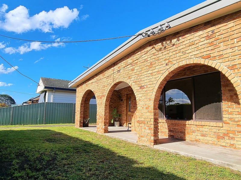 Enjoy a relaxed lakeside lifestyle 2