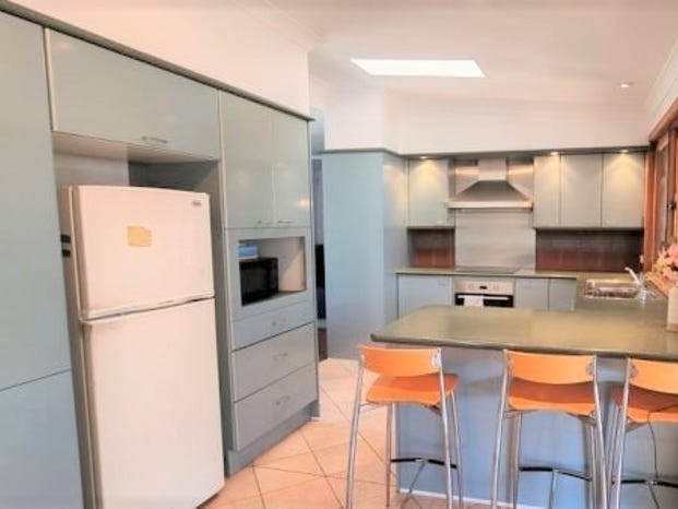 Enjoy a relaxed lakeside lifestyle 4