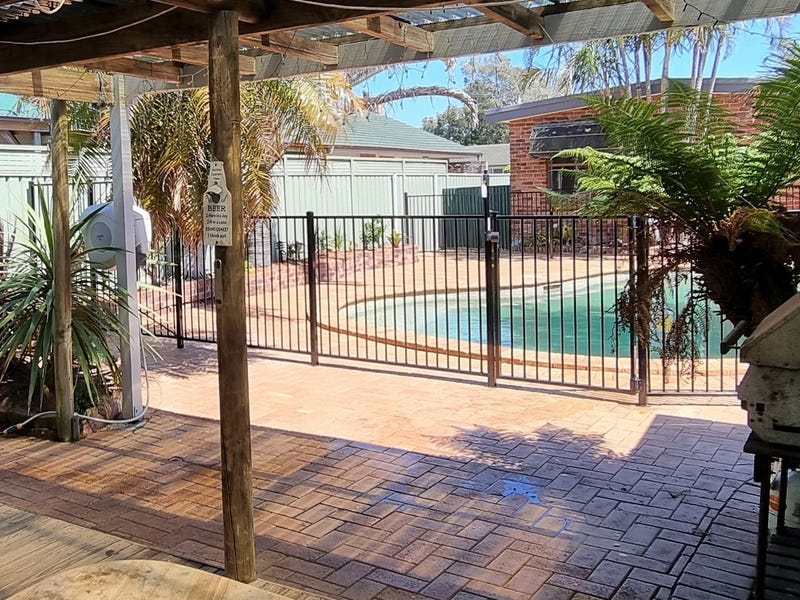 Enjoy a relaxed lakeside lifestyle 6