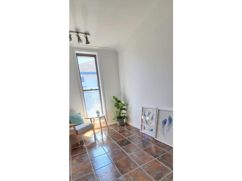 Enjoy a relaxed lakeside lifestyle 7