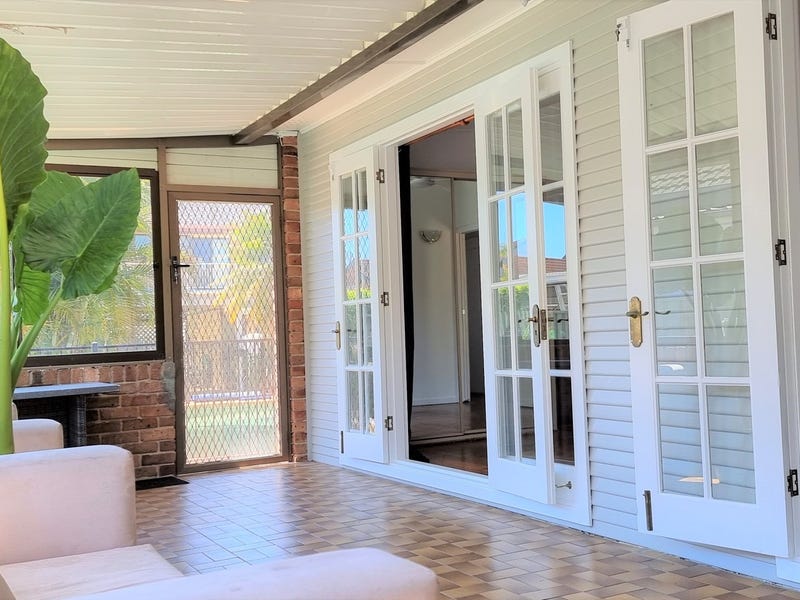 Enjoy a relaxed lakeside lifestyle 8