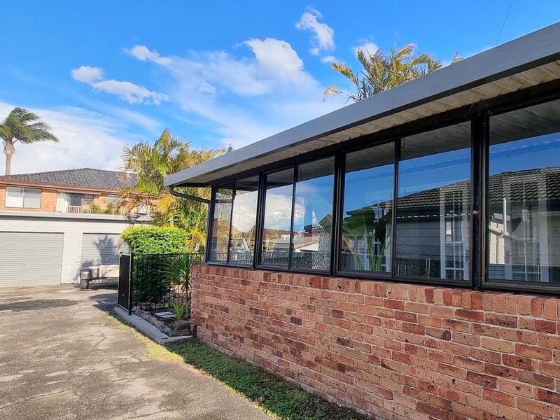 Enjoy a relaxed lakeside lifestyle 16