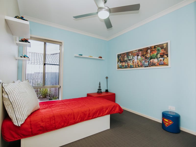 Smart  Modern Family Home 10