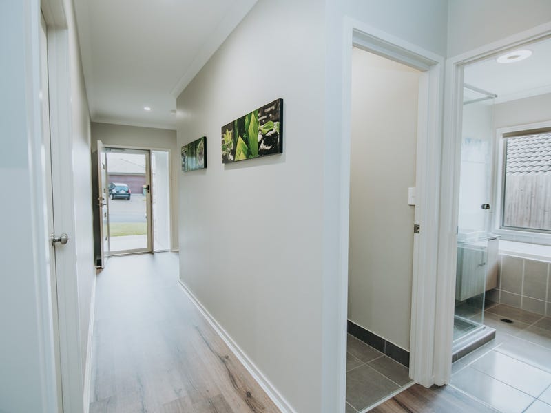 Smart  Modern Family Home 12