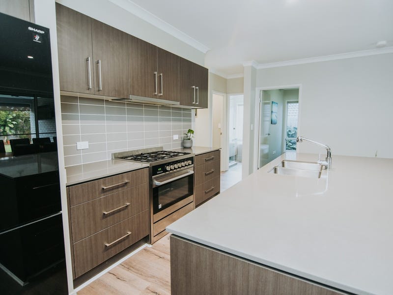 Smart  Modern Family Home 13