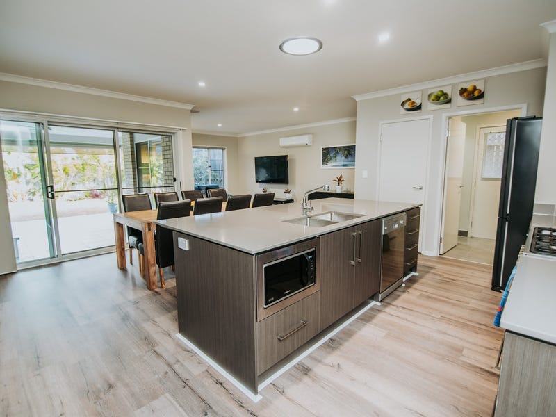 Smart  Modern Family Home 15